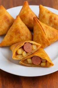 طرز تهیه سمبوسه با سوسیس و سیب زمینی